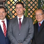 Dr. Helton Freitas, presidente da Seguros Unimed, Dr. Tiago P. Medeiros diretor presidente da Unimed São Carlos e Jorge Oliveira, superintendente da Seguros Unimed